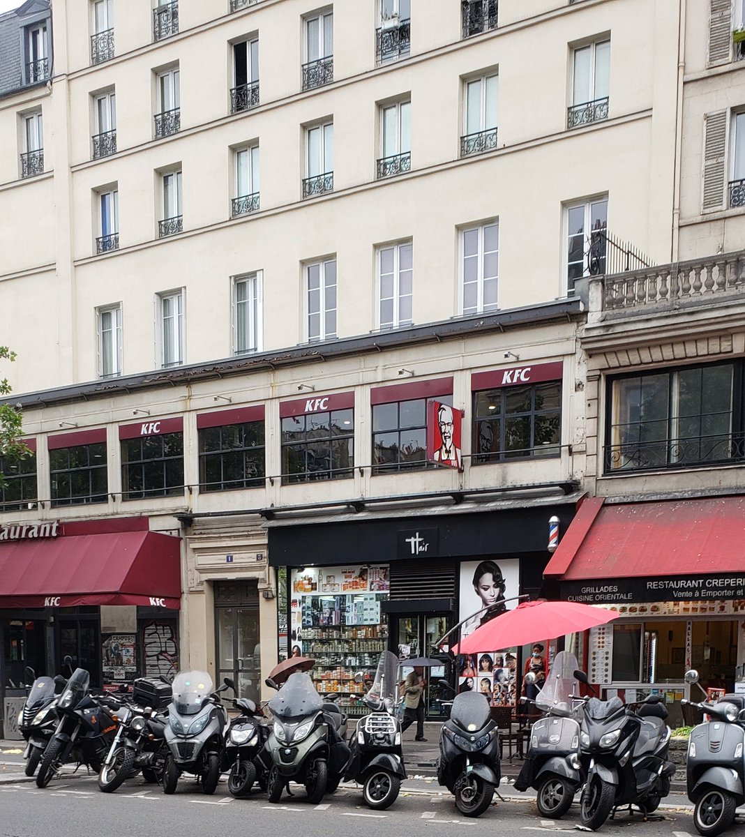 FaniaMakaya's tweet photo. Une des seules boutique de ventes de produits capilaire Afro, appartenant à des Noirs du quartier.

THair au 3 bld de Starsbourg https://t.co/3QfFSGQ3DZ