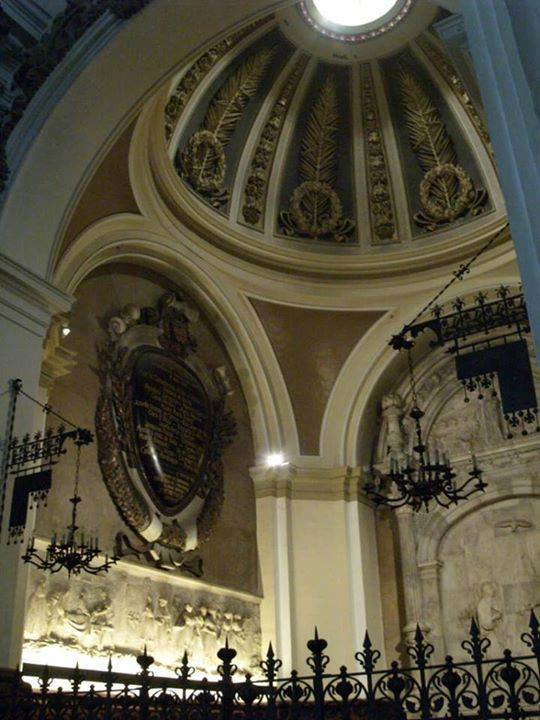 JMalo1972's tweet photo. Como hoy es 2 de julio (aniversario del cañonazo de Agustina de Aragón, en 1808), os dejo unas cuantas imágenes de la capilla de las heroínas de la iglesia del Portillo, donde está enterrada. #Zaragoza https://t.co/AYynOwo1Se