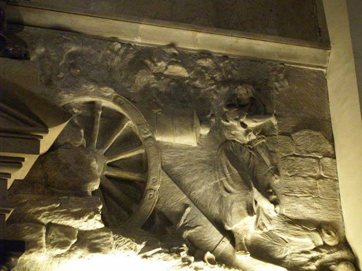 JMalo1972's tweet photo. Como hoy es 2 de julio (aniversario del cañonazo de Agustina de Aragón, en 1808), os dejo unas cuantas imágenes de la capilla de las heroínas de la iglesia del Portillo, donde está enterrada. #Zaragoza https://t.co/AYynOwo1Se