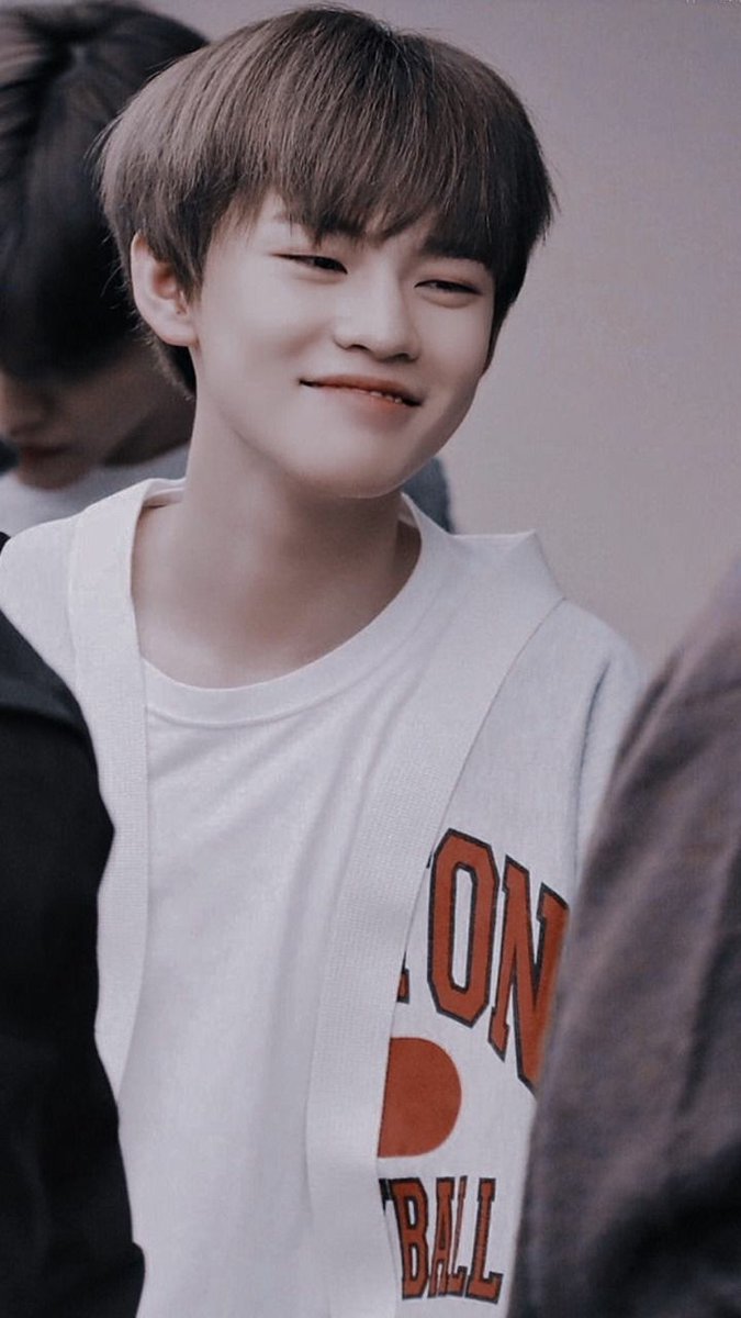 KingTaeyongLee's tweet photo. #PROTECTCHENLE
This... CAN'T be real... You've got to he kidding me... 
@SMTOWNGLOBAL , Please see that Chenle will be protected, and all your artists. None of them deserves a scare like this... I know that SM has gotten better these days, but Sasaengs are still a constant threat https://t.co/syCdjaIpii