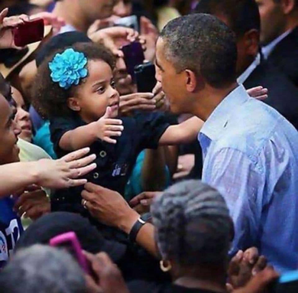 AuthorJoeNBrown's tweet photo. Can I have a hug 🤗? WE NEED A HUG!!! #PresidentObama, we’re begging you.... please come back.  The #children miss you, the adults miss you, the same people miss you, America misses you. #ObamaLovesKids 💙#ObamaAndKids #ObamaLove #ObamaPlusKids❣️ https://t.co/gHhjezOboc