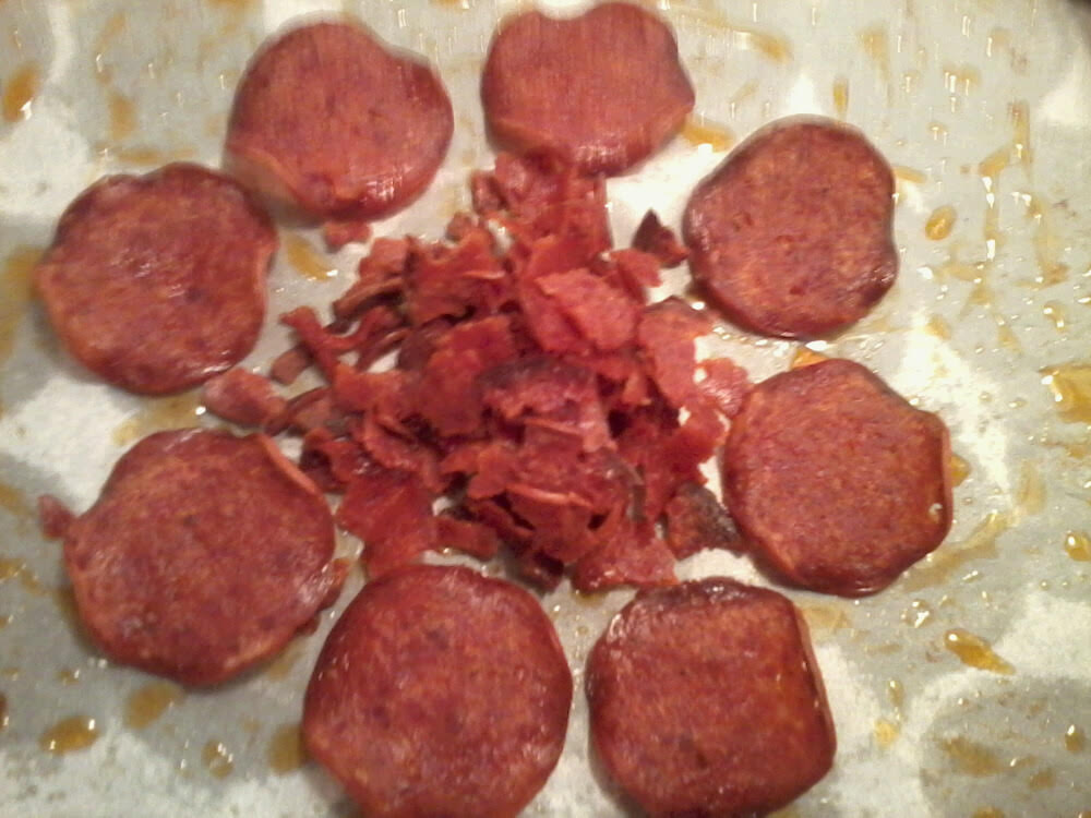 AilsaForshaw's tweet photo. When u leave your #pepperoni slices in the oven at 350 for 10 to 15 minutes, they'll look like this, but if you forget a little longer, no worries, will still taste delicious

Any #leftovers, crumble, put in a baggie, pop back int he freezer ➡️#FutureMeals
https://t.co/VRJGC5Lymu https://t.co/4xvvVqtLLZ