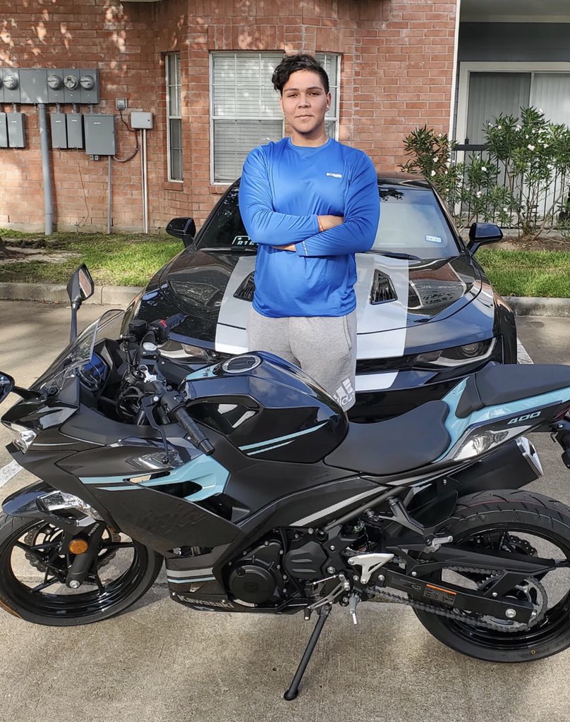 MainlandCycleCe's tweet photo. Reese’s brother Brandon got a new Ninja 650 last week. And today we delivered Reese’s new Ninja 400! Thank you both for your business! #MainlandSoldit #Ninja400 @KawasakiUSA @MainlandCycleCe https://t.co/Ou9dAubiwU
