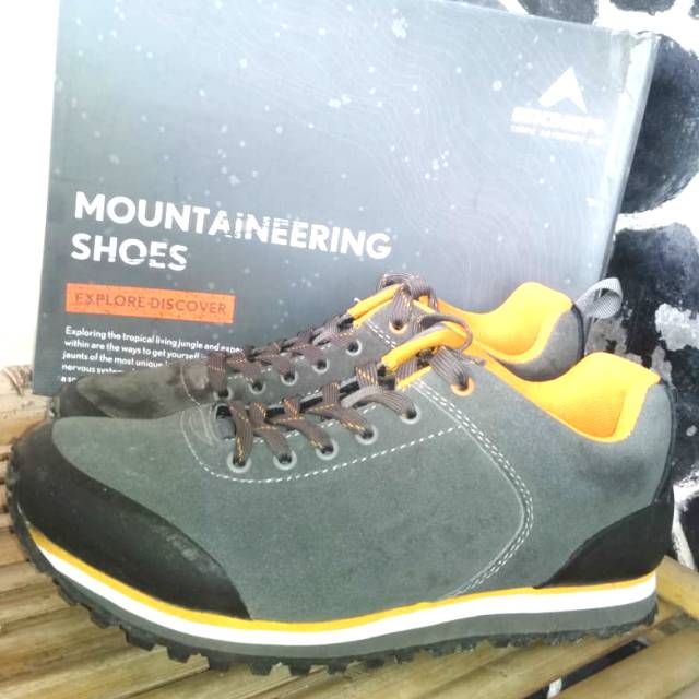 NeelaSary's tweet photo. Saya menjual EIGER VIBRAM... seharga Rp650.000. Dapatkan produk ini hanya di Shopee! https://t.co/61ZWbT2HaQ #ShopeeID https://t.co/RjVuuQYGRM