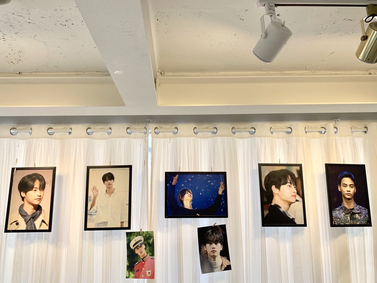 SOM_NNNNN's tweet photo. 아담한 분위기 속에 가득 찬 학연이 모습들✨
티비에 하필 리얼빇스가 연결되어 있어서 데뷔 초 학연 보면서 아련..🥺💕

#나의여름은학연이로가득해
#HAPPYNDAY https://t.co/eJAWuHNrwK