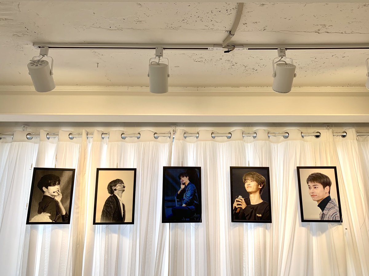 SOM_NNNNN's tweet photo. 아담한 분위기 속에 가득 찬 학연이 모습들✨
티비에 하필 리얼빇스가 연결되어 있어서 데뷔 초 학연 보면서 아련..🥺💕

#나의여름은학연이로가득해
#HAPPYNDAY https://t.co/eJAWuHNrwK