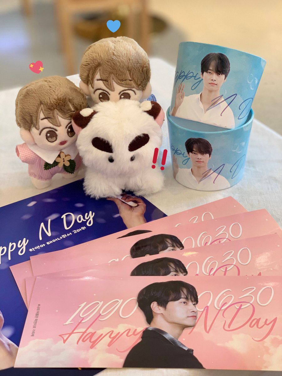 SOM_NNNNN's tweet photo. 그리고 생일 축하해주러 먼 길을 달려와준 뽀냥이🐯💕
근데 울 뽀냥 망고야한테 소식 못 듣고 와가지구.. 우리집 아가야들 다소 과발랄하지만 다 울 뽀냥 귀여워서 구러눈고양😘❣️ (토닥토닥..

#솜에네넨_일상 #요니동자 #뽀냥이

#나의여름은학연이로가득해
#HAPPYNDAY https://t.co/Df23gRiu1e