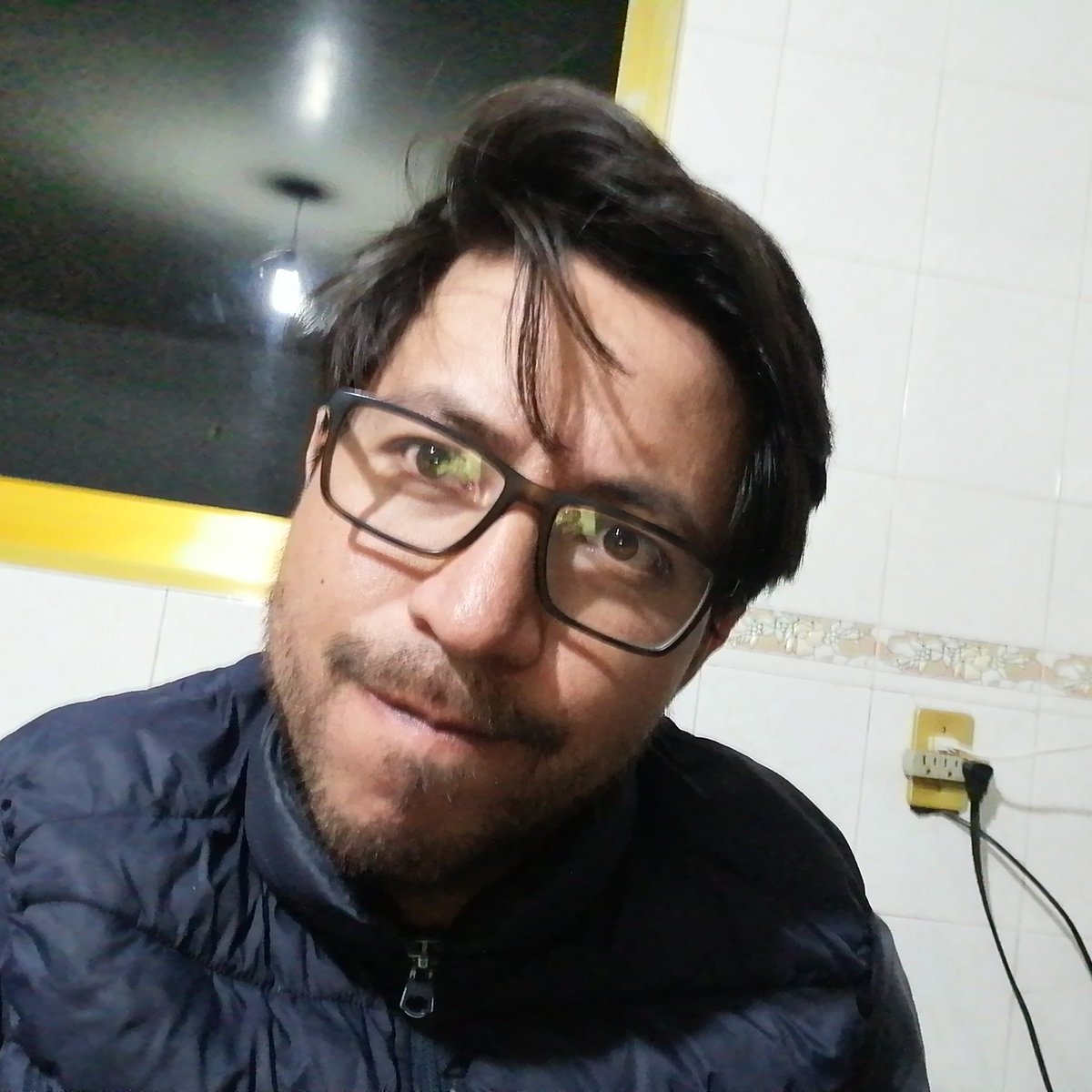 vicmanuelmonroy's tweet photo. #NuevaFotoDePerfil
Ahora la peluquería💈 solo esta en mi memoria 🥺
#YaBáñate #Suicidate o #HazAlgo https://t.co/HWBXeuq4hX