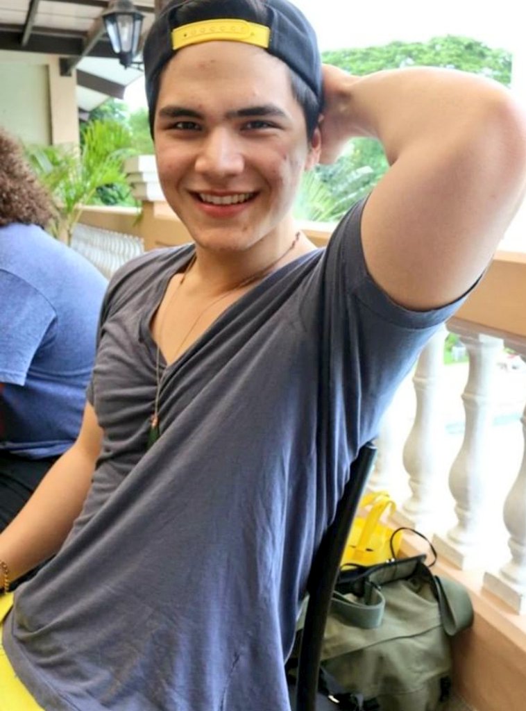 KilikiliSeeker's tweet photo. Chubby O Payat Gwapo Talaga Sya!!! https://t.co/QMbYhyqTos