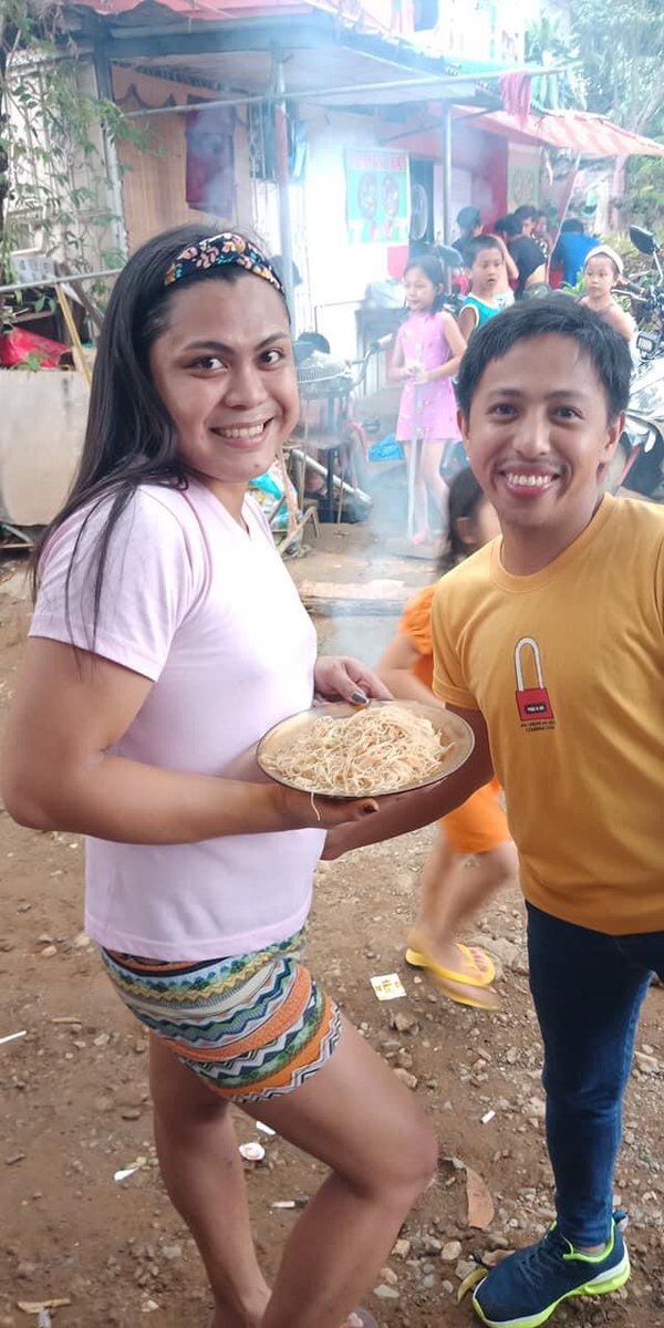 AkoBakwit's tweet photo. Kasama ang mga kapatid natin sa LGBTQI+ Cainta Batch 2010-2011, tayo ay nagsagawa ng feeding activity sa Sitio Dilain, Lower Quatro, Valleygolf, Cainta. 

Maraming salamat sa @LigoSardinesPH at @markymarktung sa tulong ninyo.

#AkoBakwit https://t.co/FmPuqIxonh