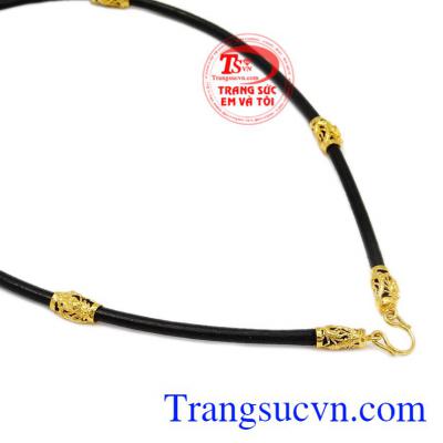tsvn_com_vn's tweet photo. Dây chuyền nam da bọc rồng vàng 10k sang trọng, thiết kế tỉ mỉ, tinh xảo. https://t.co/iFCV4Uvam6 #jewelry #Vietnam #dayda #daychuyen #daychuyenvang #daybocvang #daydabocvang #daychuyennam #evt #EMVATOI https://t.co/dAMtzOFxRB