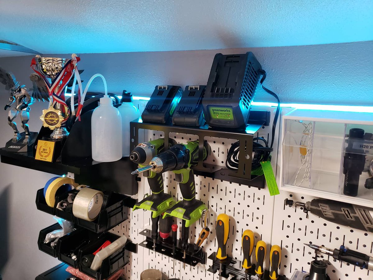 EnviousMods's tweet image. Sneak peek at the custom lighting setup I&apos;m putting around Wall Control custom pegboard system!

#wallcontrol #pegboard #enviousmods #pcmodding #shop