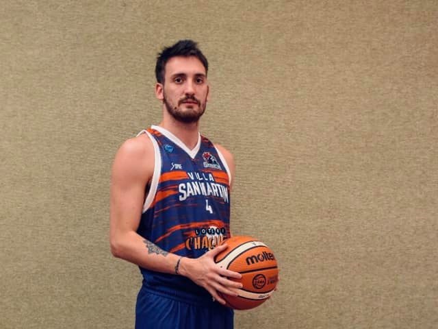 LigaARGbasquet's tweet photo. 🏀 #LigaArgentinaBancoComafi
🙌🏻⛹️ Favio Vieta (@FavioVieta), la reafirmación de su desarrollo. La temporada con @villasmTNA, la solidez que demostró el equipo chaqueño en el año, su dupla con @SantiL09 y su notoria evolución ⏩ https://t.co/xlT7RGxiUo https://t.co/dNiOudGVA3