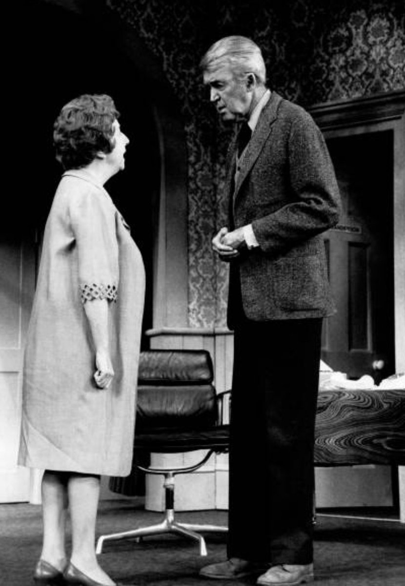 ACTUACIONES EN BROADWAY. (Ver imagen adjunta)BIBLIOGRAFÍA recomendada:-Marc Eliot, _Jimmy Stewart: A Biography_. Three Rivers Press, 480 pp. 2076.