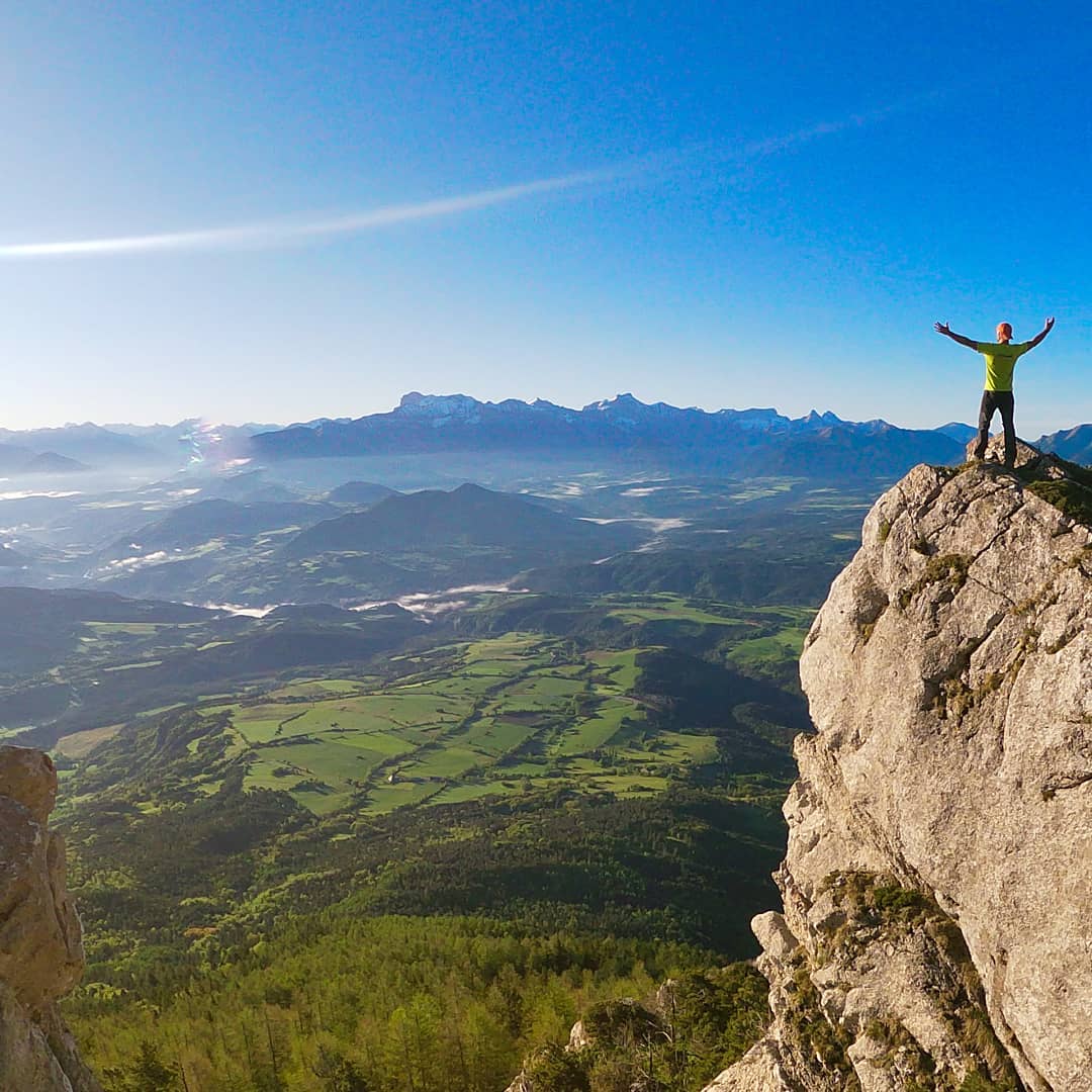 alpes_ishere's tweet photo. Attention les yeux ! 👀 La rando en Isère c'est aussi l'occasion de paysages vertigineux ! #alpesishere
📷https://t.co/PT4T5TNutr https://t.co/31gxlwrdbL