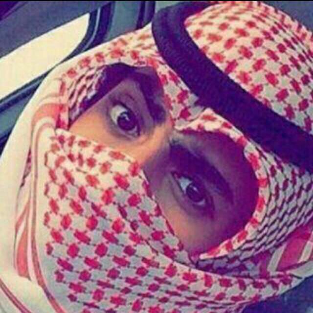 أحب النادر اللي فالخلق ماله شبيه
وأحب الثقيل اللي محدٍ يقدر يطوله

#فتى