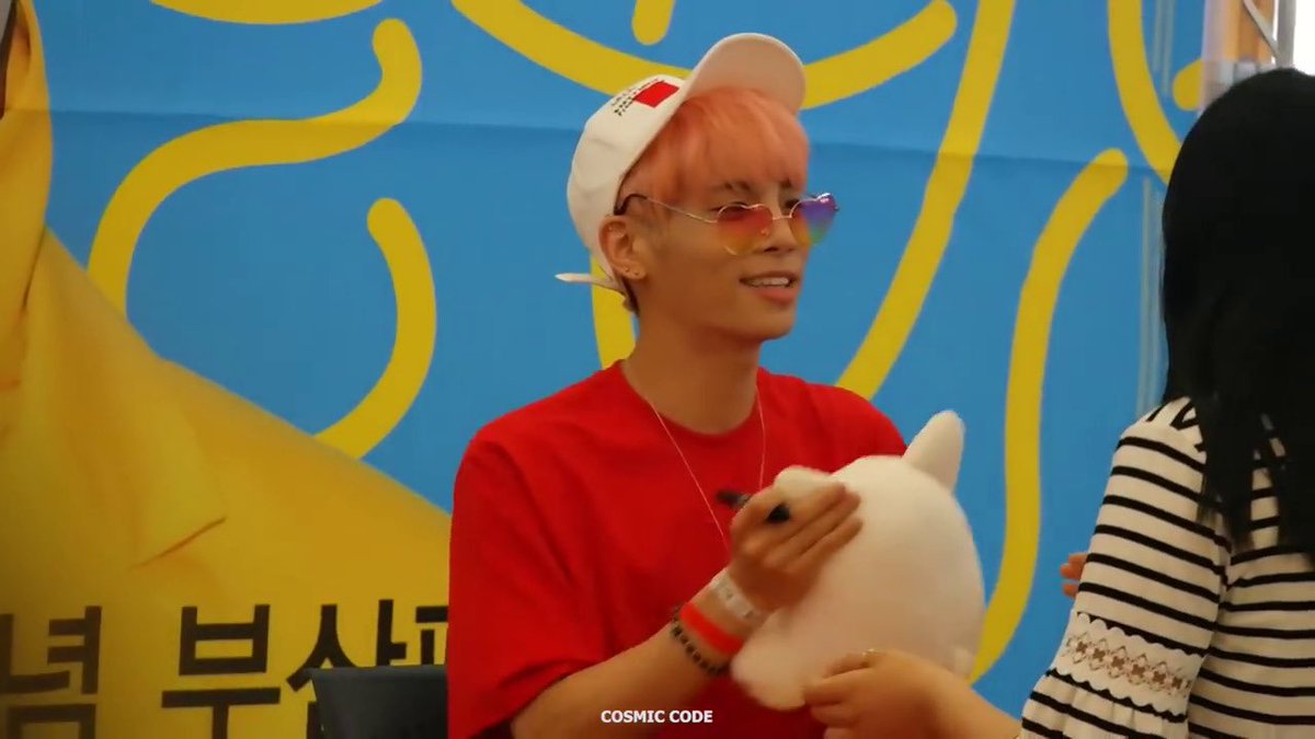 jjonghugss's tweet photo. i hope everyone is doing okay today !!
log off if you need to !! drink some water + take care of yourself ! + get some fresh air and relax~ you deserve it !! stay strong ! remember that jjong loves you so so much !! and he is vv proud of you !! <3 https://t.co/sis7xlLebj