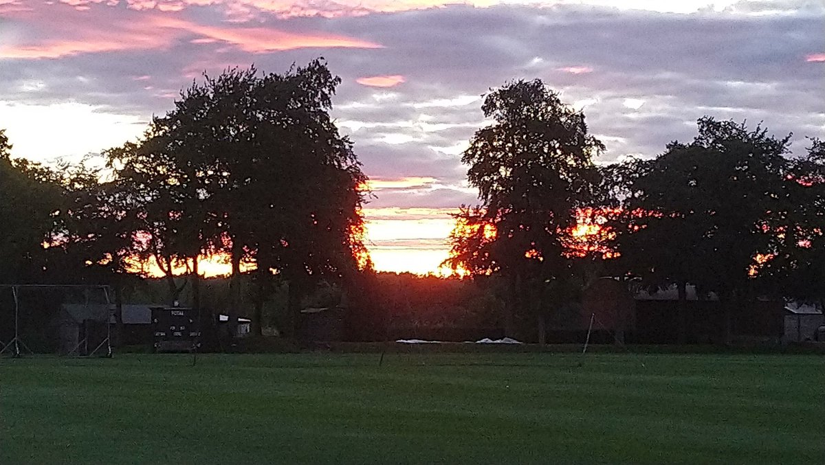 RadleyCoCurr's tweet photo. Last night and first thing at #VirtualRadley For some reason (wrong day) I'm reminded of Sun Comes Up, It's Tuesday Morning by The Cowboy Junkies. Have a good day everyone... https://t.co/TN7l6j5gKZ