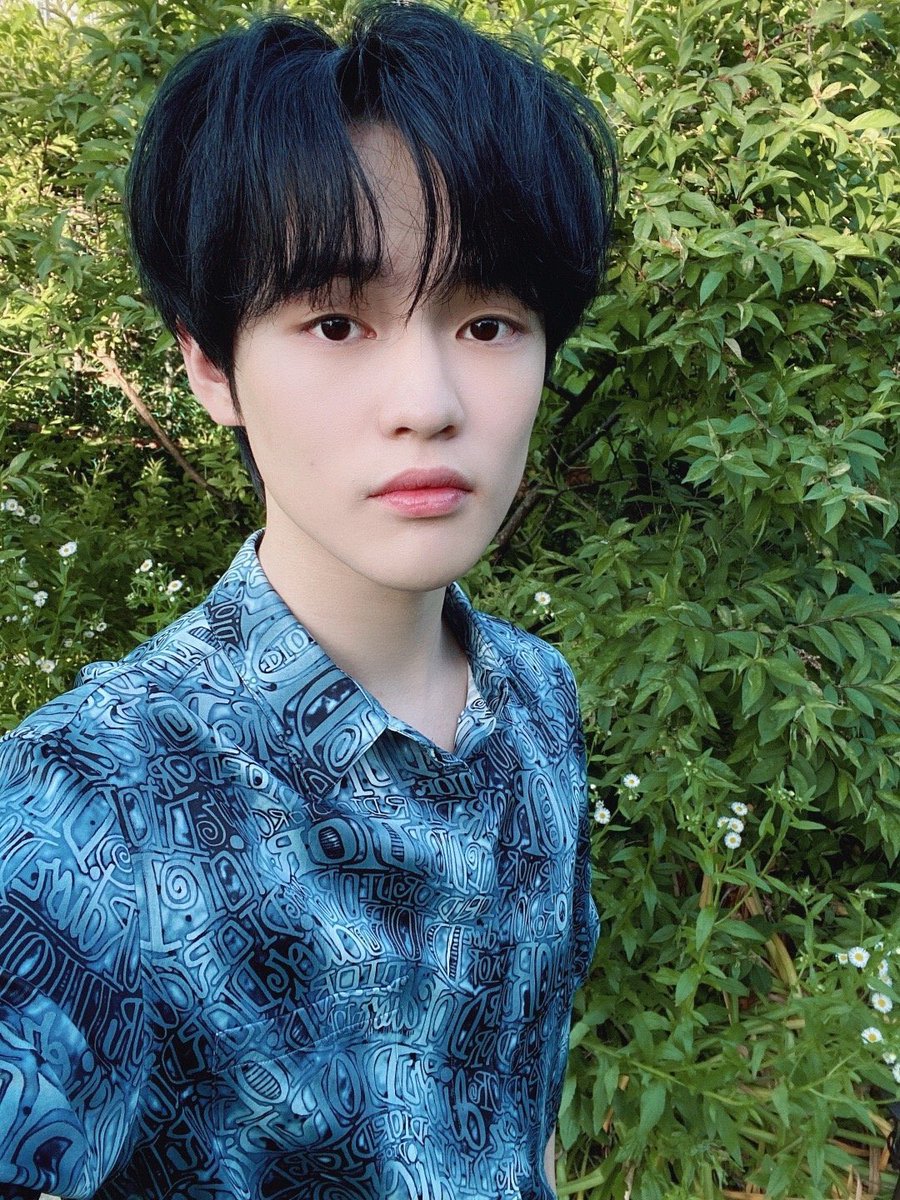 chenlesloop's tweet photo. Please do not do anything stupid. He's a HUMAN and you don't have the rights to interrupt him. You should support him, not blackmailing. Please understand how will he feel if he see these. #PROTECTCHENLE @SMTOWNGLOBAL https://t.co/9fwntm34y8