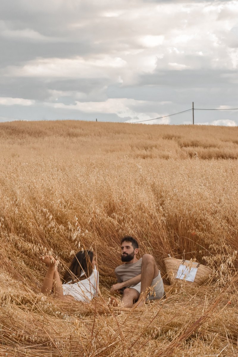 Siempre tenemos un libro cerca. Cualquier momento es bueno e inspirador para abrir sus páginas e impregarnos de ellas. Leemos sobre las diferentes formas de vivir una vida más simple y más feliz, y cómo se refleja en cada cultura. ¿Y tú?✨ 
#coupletravel #travelblogger