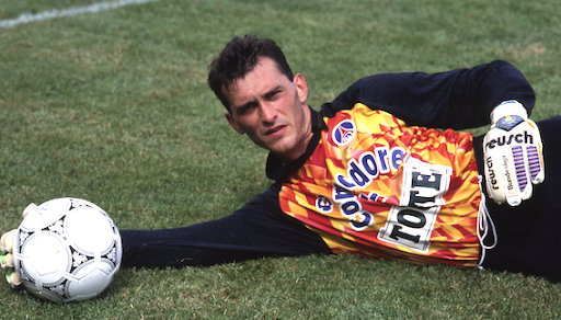 #foot #football Pensées pour Luc Borrelli 🇫🇷 qui aurait fêté ses 5⃣5⃣ aujourd'hui. Il fut gardien de but de l'<a href="/AspttMarseille/">ASPTT Marseille</a> <a href="/sportingtoulon/">Sporting Club Toulon</a> <a href="/PSG_inside/">Paris Saint-Germain</a> <a href="/SMCaen/">Stade Malherbe Caen</a> <a href="/OL/">Olympique Lyonnais</a> .