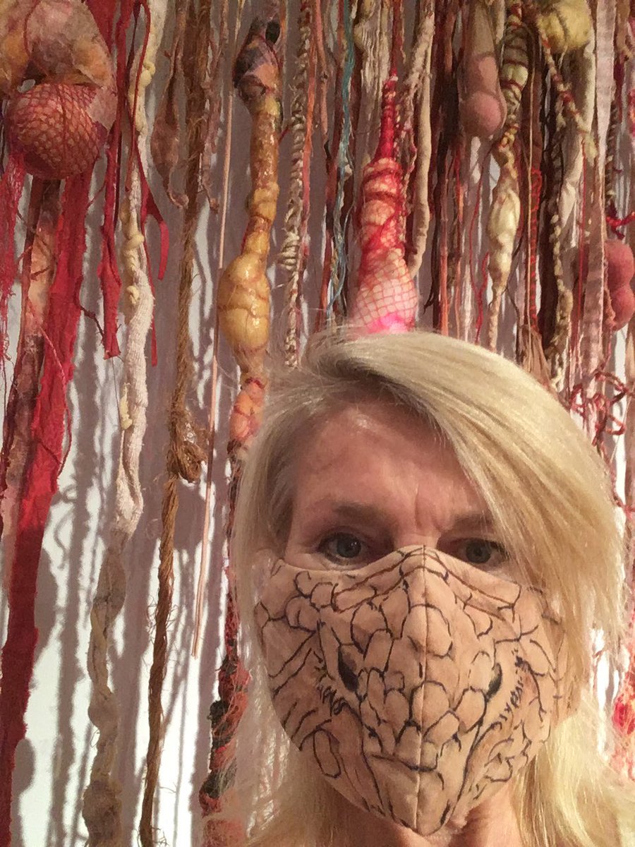 fionasculpture's tweet photo. My #pangolin #facemask #handdyed with avocado pits, #handpainted & #handsewn gets its first airing @Royal_Sculptors #London - collecting Glut. #statementpiece #novelfacemask #artivism #savepangolins #stopthemeattrade https://t.co/QVc0N8LrOS