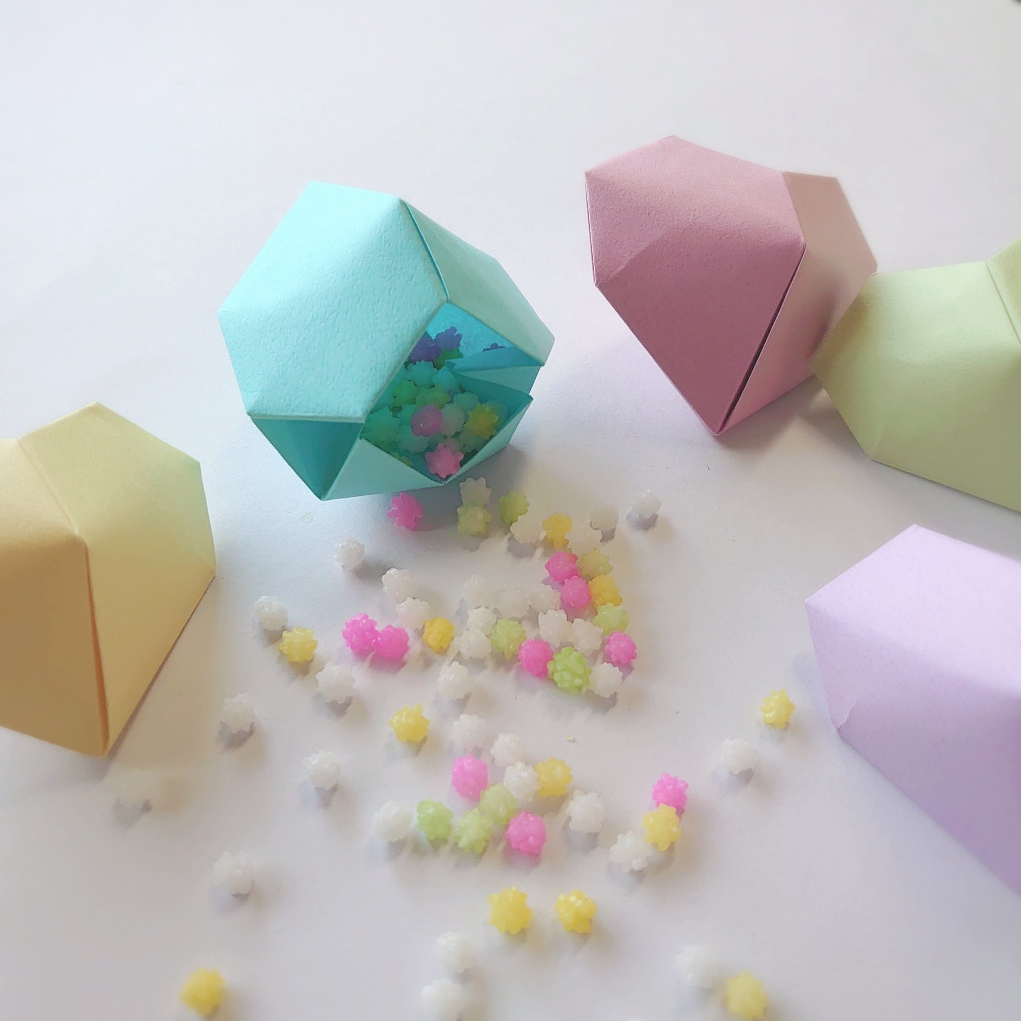 ゆうこ 在 Twitter 上 I Made Some Origami Hearts They Re Lovely And Sweet But Hey Re Not Easy To Make かわいくておいしいおりがみのハートです でもつくるのはなかなか簡単ではありません おりがみ ハート 折り紙ハートバルーン You Tube参考