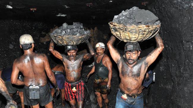 RaoKavitha's tweet image. Today across the Nation,thousands of coal mine workers are on strike demanding the central government to roll back the decision to auction coal blocks to private companies. 
TRS party affiliated TBGKS is also on strike today. We demand @PMOIndia to roll back the decision !!