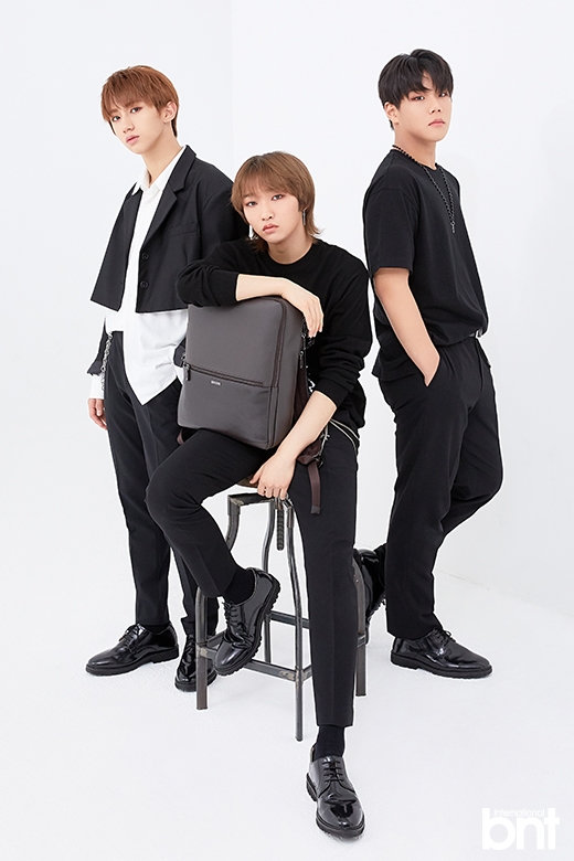 DKB_BRAVE's tweet photo. 화보 장인 다크비의 bnt 화보가 공개 되었습니다👏
BB여러분 지금 바로 확인하세요❗ 
DKB’s bnt magazine is released👏
Check it out now❗

#다크비 #DKB
#LOVE #오늘도여전히 #Still
#bnt #bnt화보
#BB https://t.co/JGLE2HqBID