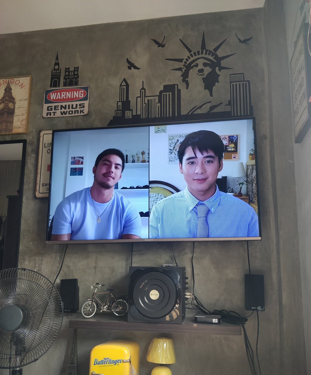 KhelCayetano's tweet image. Shit! Sobra kong kinikilig sa kanila hahaah 😂😂😂 super bagay yung mga characters nila sa kanila 🥰🥰🥰🥰 #HelloStrangerEP2 sabay sabay tayong humopia!!! 😂😂😂
