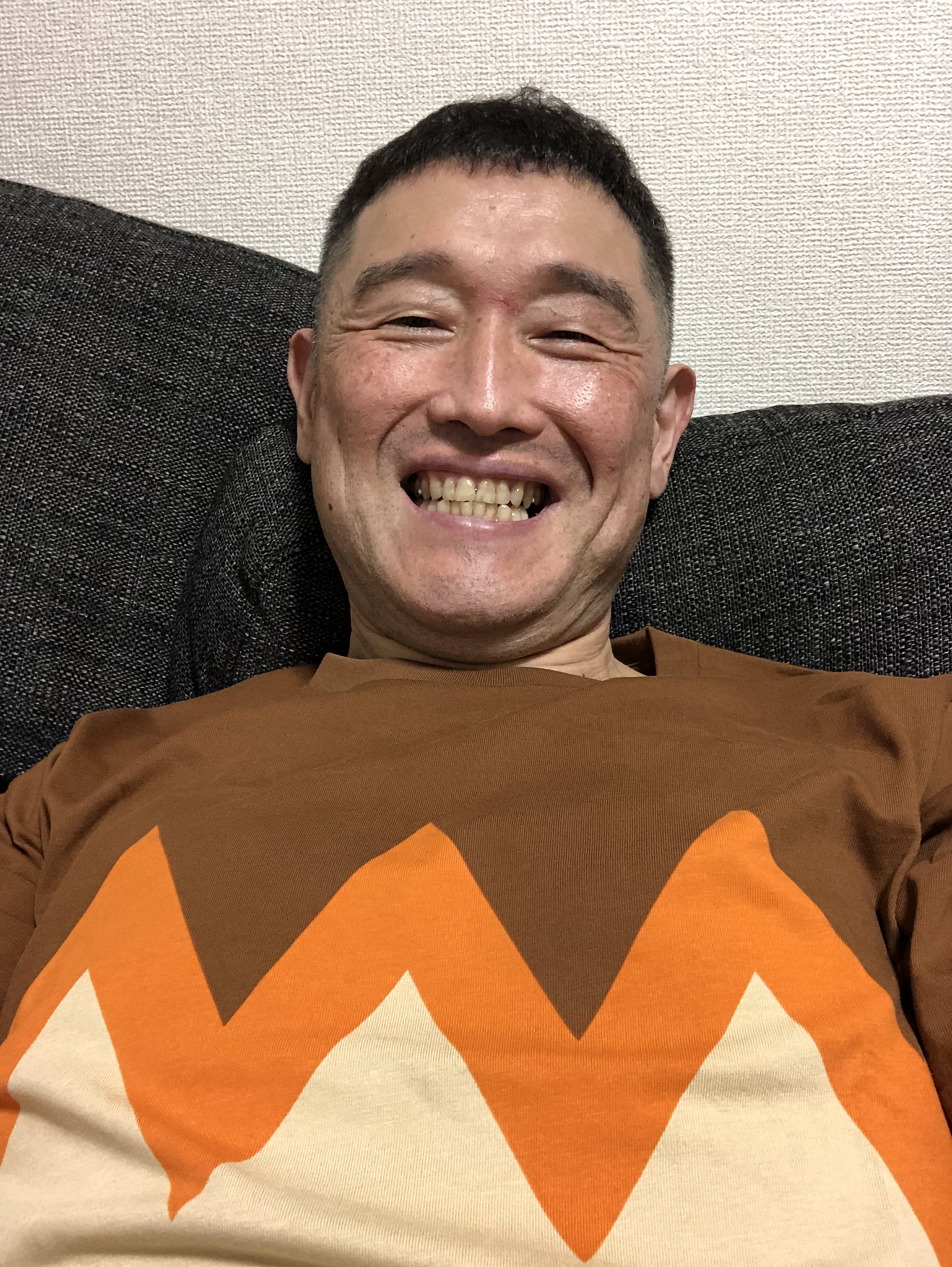 西尾 X Gun Utとドラえもんのコラボtシャツジャイアンver を原宿駅前に出来たユニクロで購入 1500円とは安いっ コラボの中で1番売れてるのか 数は少なかったけどありました なのにメルカリなどで3000円とかそれ以上で売ってるおクソお転売のお方がいま