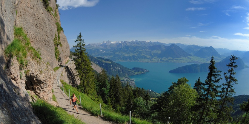 streumeyer's tweet image. Grandios! Die Schwyzer Tal- und Gipfeltour! Mitten in der vielfältigen Berg- &amp;amp; Seenlandschaft der Zentralschweiz sind in 6 Tagesetappen 120km mit 6000 Höhenmetern zu erwandern! 42h Wanderzeit!
#wirbrauchenschweiz
ilovelucerne  #SchwyzTourismus
…