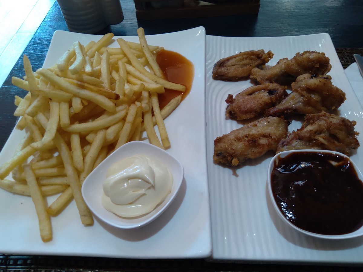J56Walsh's tweet photo. When you've got a #Changover this does the job #WingsAndFries https://t.co/xv6CX4G2xr