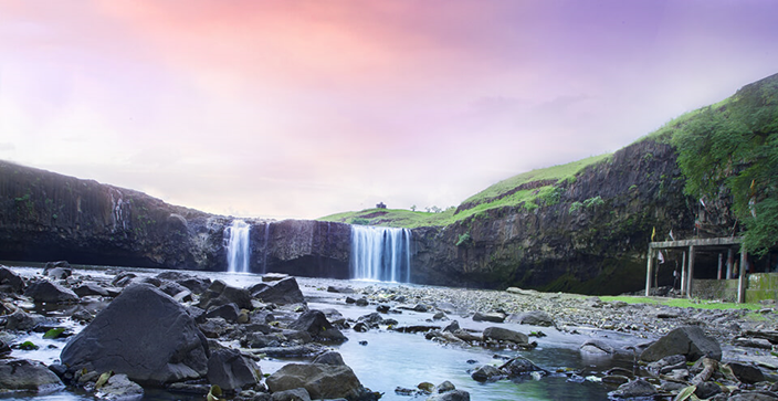 RajFound's tweet photo. #Rajasthan is a state that is home to a number of #hidden_gems, and one of the sites that are yet to be fully explored is the #JuaFalls in #Banswara. The Jua Falls are best visited during the #RainySeason when this naturally forming waterfall is at its full glory. #Tourism https://t.co/lJCOjk1nXg