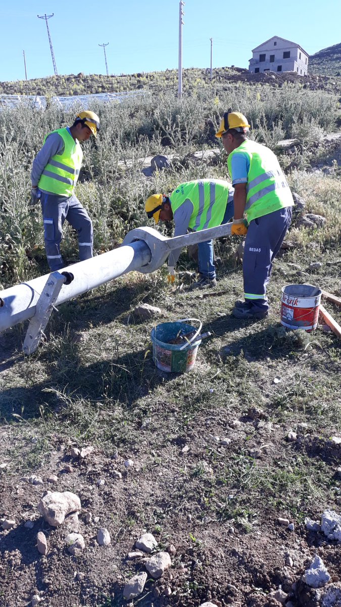 PrimeEnerji's tweet photo. Aksaray İlinde bulunan Akyamaç TR İlavesi ve Şebeke Yenileme projemizde çalışmalarımız tüm hızıyla devam etmektedir. #primeenerji #enerji #energy #elektrik #electric #meramedas https://t.co/0WUlfZQBnJ
