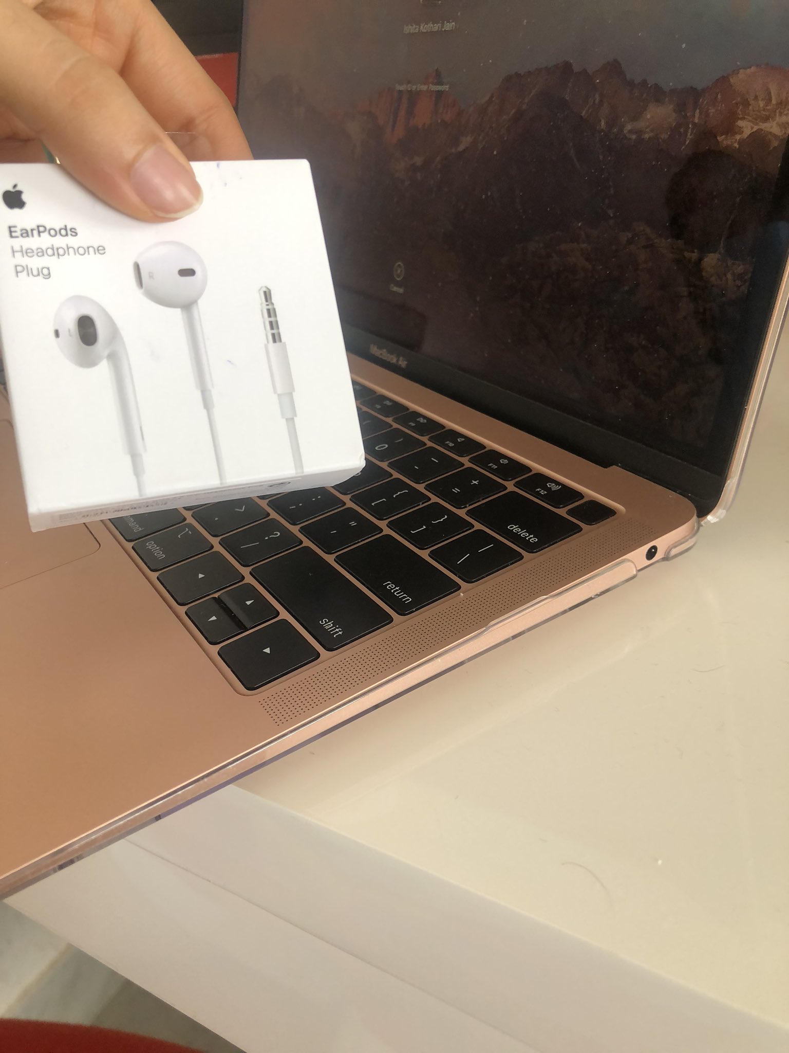 Macbook air 2020 earphones sale