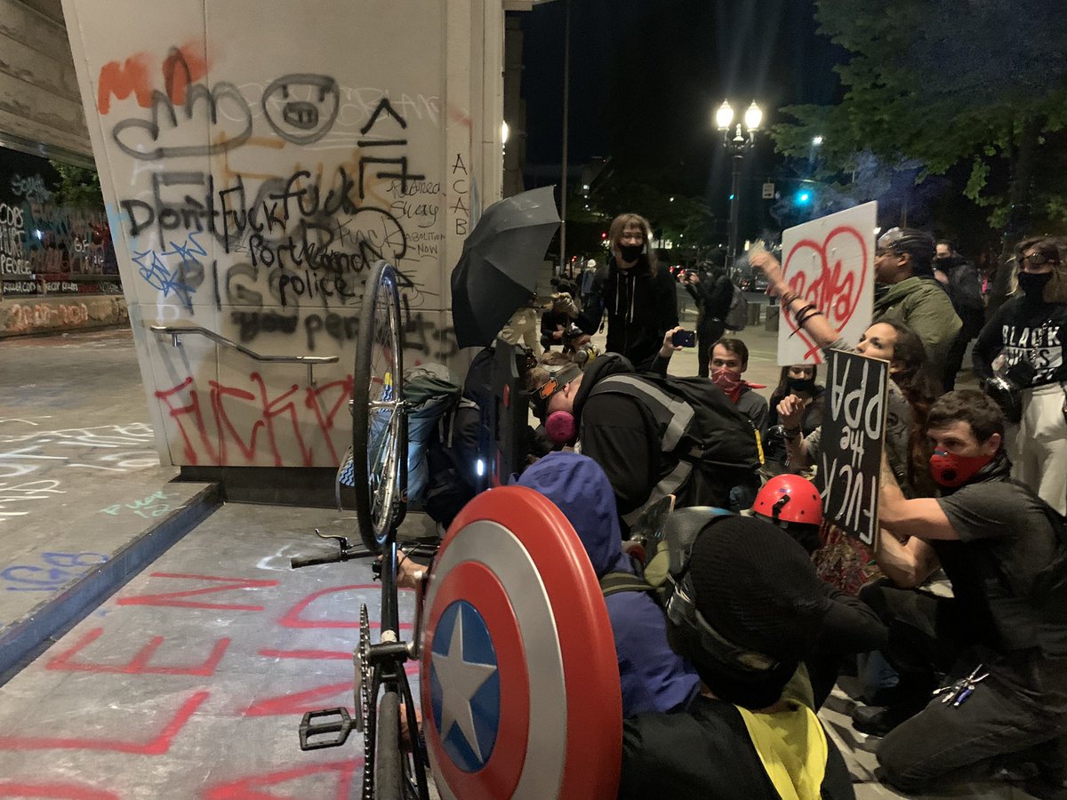 Phalanx at the federal courthouse