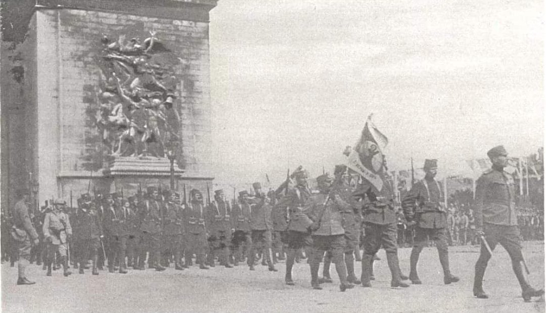 Je termineris ce fil avec cette photo des troupes Serbes défilant sur les champs Élysées, l'amitié franco-Serbe est vieille, légitime est belle mais elle doit renaître, à nous de faire ce travail!!