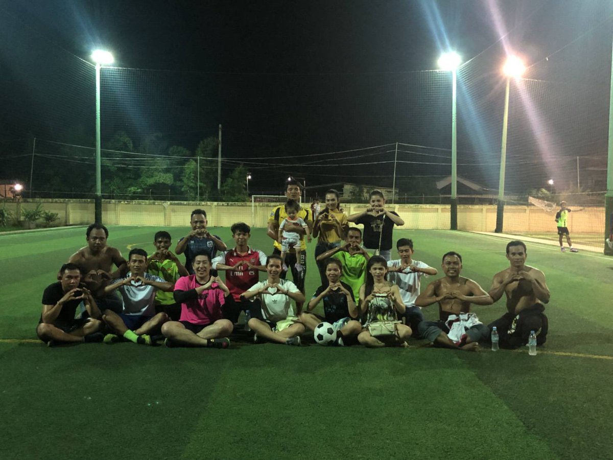 suguru39's tweet photo. また早くみんなと集まってcheersしたいな。最高の仲間たちです。
#JCFINANCE #cambodia #japaneseBBQ #futsal #cheers https://t.co/e211YB9udy