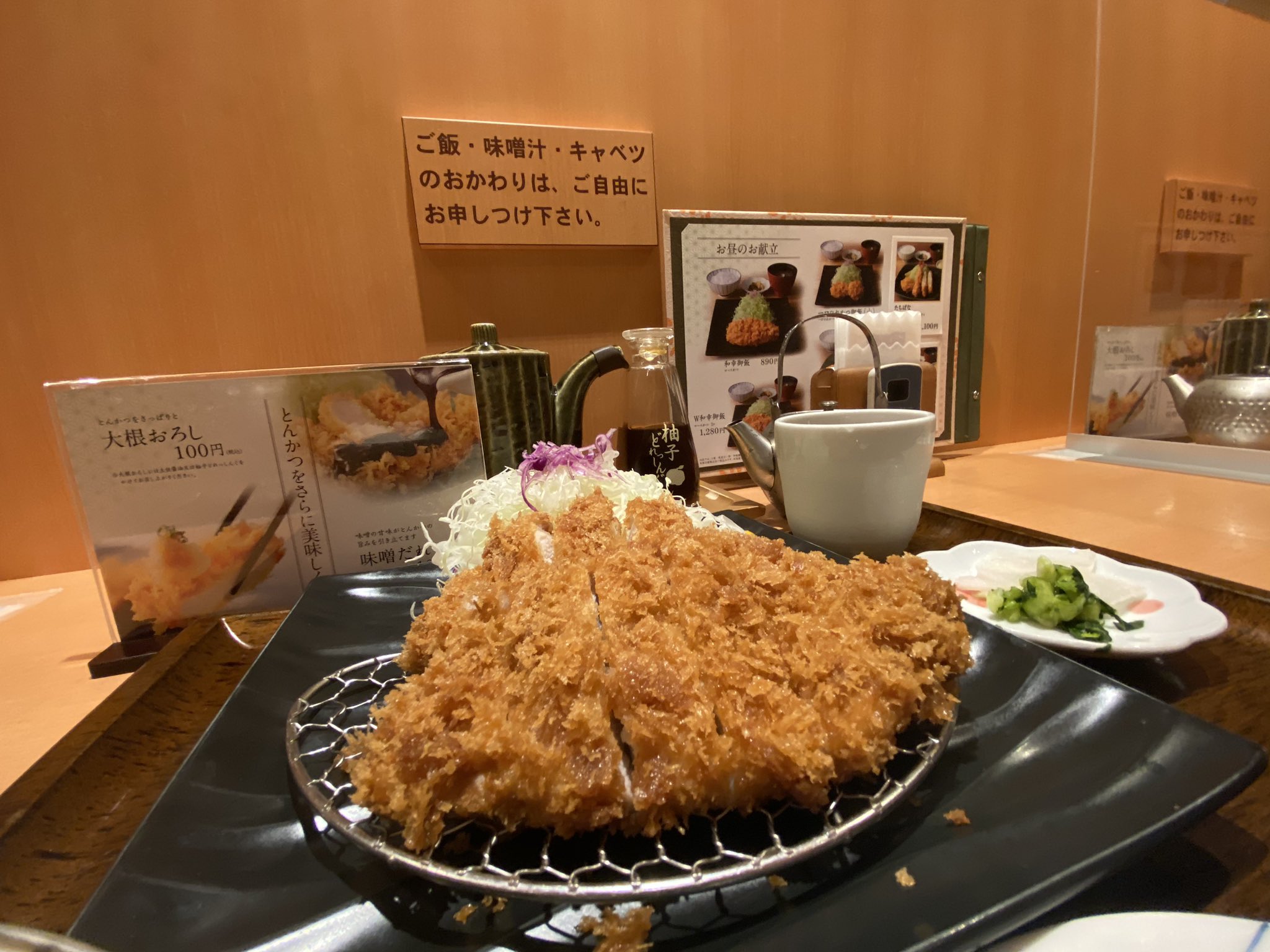 りぶちゃんねる とんかつの和幸ランチ おすすめは ｗ和幸御飯です とんかつ2枚 ご飯 お味噌汁 キャベツは おかわり自由 大根おろし 100円 をつけて 柚子ドレッシングでさっぱりいただくのがオススメです とんかつ 和幸 ランチ ｗ