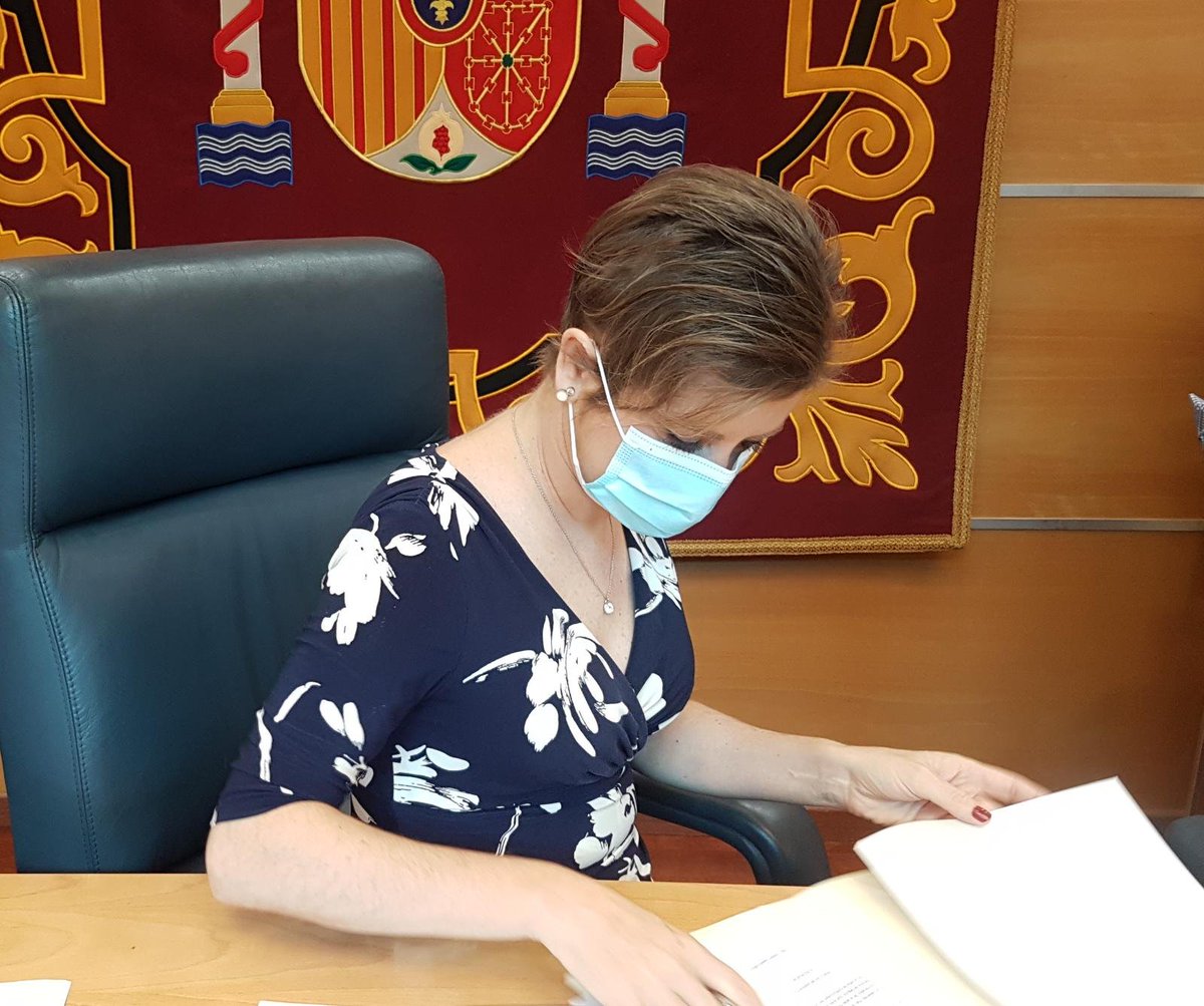 EstherClavero's tweet photo. Esta mañana, en el Salón de Plenos, hemos presentado los tres cursos de la @unidelmar. Además, hemos celebrado el acto de constitución del Consejo Coordinador de la Sede Permanente de Extensión Universitaria en Molina de Segura. https://t.co/cGZdVmyGN8