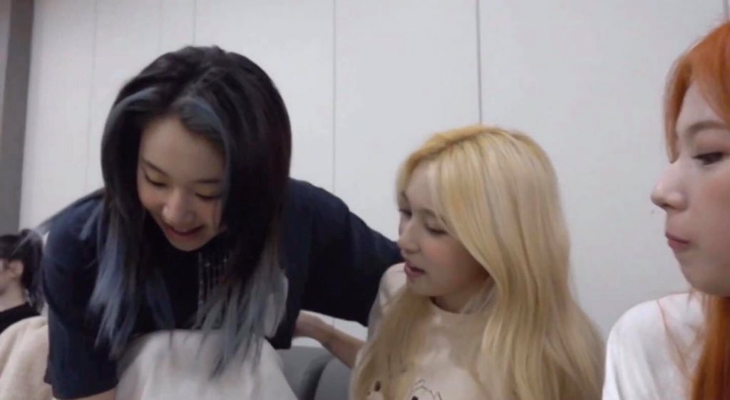 2_chaengie's tweet photo. IKAKAMATAY KO ATA YUNG MICHAENG POTA KINIKILIG AKO!!🤣 https://t.co/ZjtXPM8owW