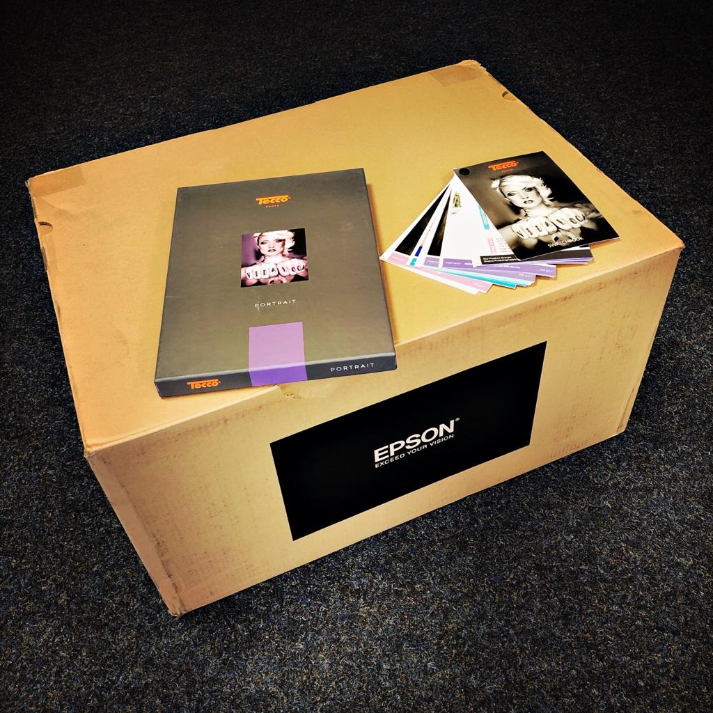 Teccopaper's tweet photo. The new Epson printer has arrived, quite small the P700 ;-)
 
#fineart #fineartprinter #inkjet #inkjetprinter #fineartrag #glossypaper #mattpaper #barytpaper #profiles #epson #epsonprinter #p700 https://t.co/DqmPKdWHKp