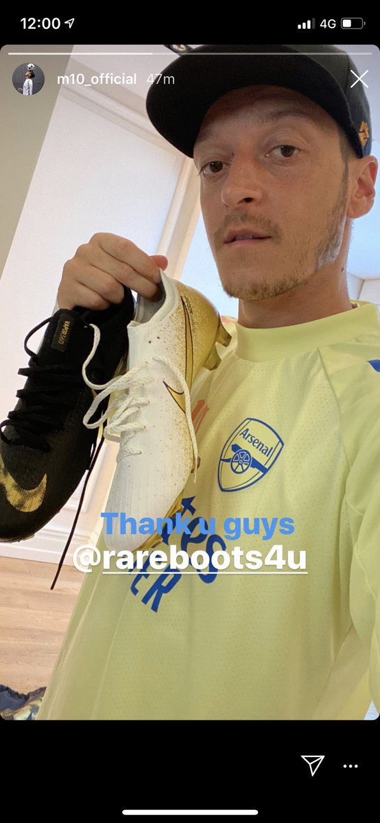 bjorn_axel's tweet photo. Özil mættur aftur í Vaporinn og á leiðinni inn í sitt seinasta samningsár. League ain’t ready 🔥 https://t.co/B38UJvAh2g