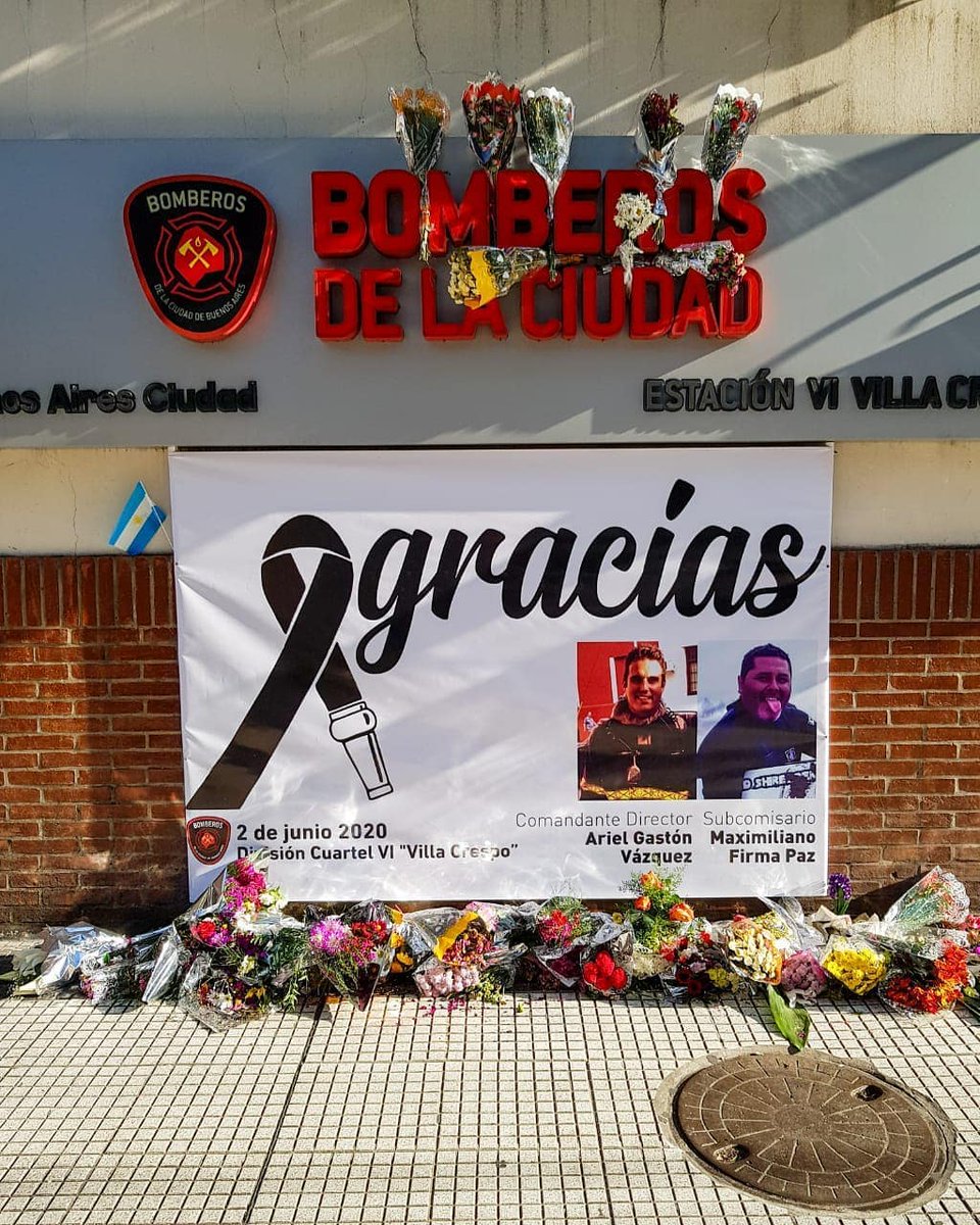 EmergenciasBA's tweet photo. Hoy se cumple un mes de la explosión de villa crespo en la que perdieron la vida los bomberos Ariel Vázquez y Maximiliano Firma Paz. Seguiremos recordando a estos héroes y agradecemos las innumerables muestras de cariño y apoyo de todos los vecinos hacia
 sus compañeros. https://t.co/FQNYj9BAbh