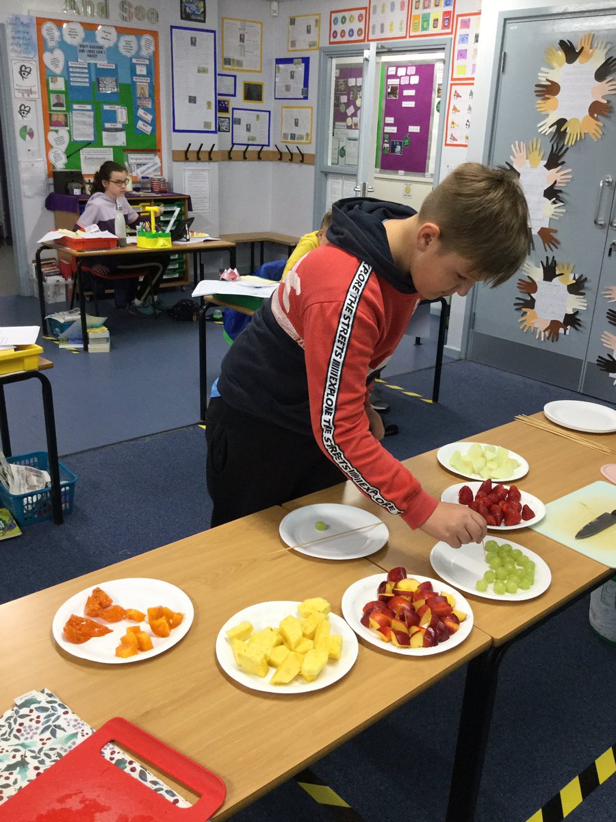HTAClassDurney's tweet photo. Fruit kebabs in healthy week #HTAAspires https://t.co/FXmdRh960C
