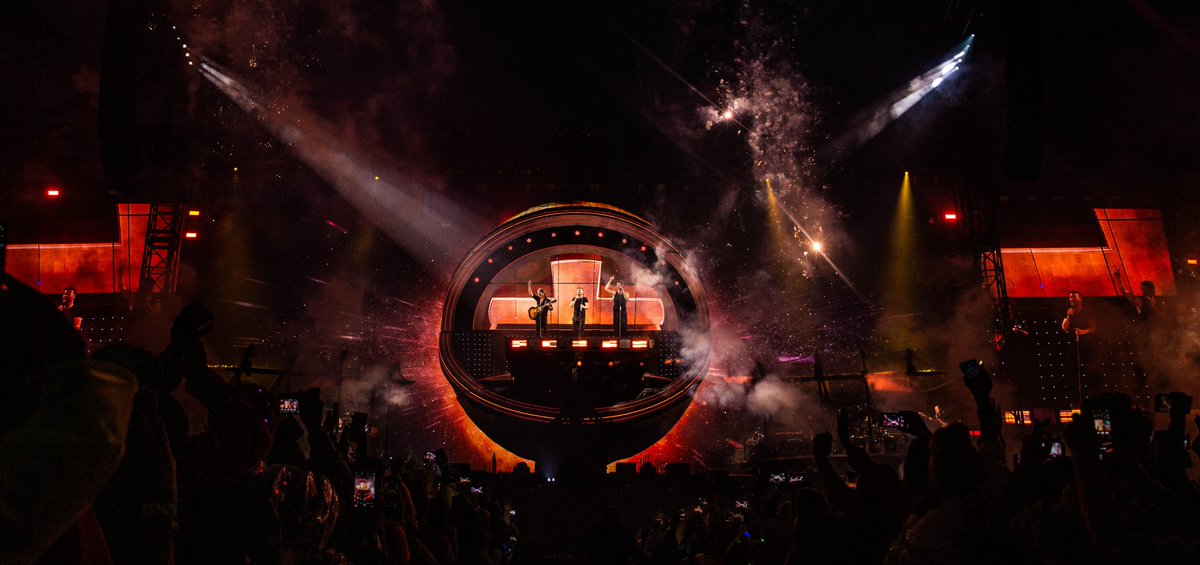 takethat's tweet image. Let The Music Play 💙 Today we stand with the UK music industry; fans, artists, musicians, our tour management, crew and cast, promoters, festivals, venues and more. After years of supporting us, it’s our turn to help support them! #LetTheMusicPlay