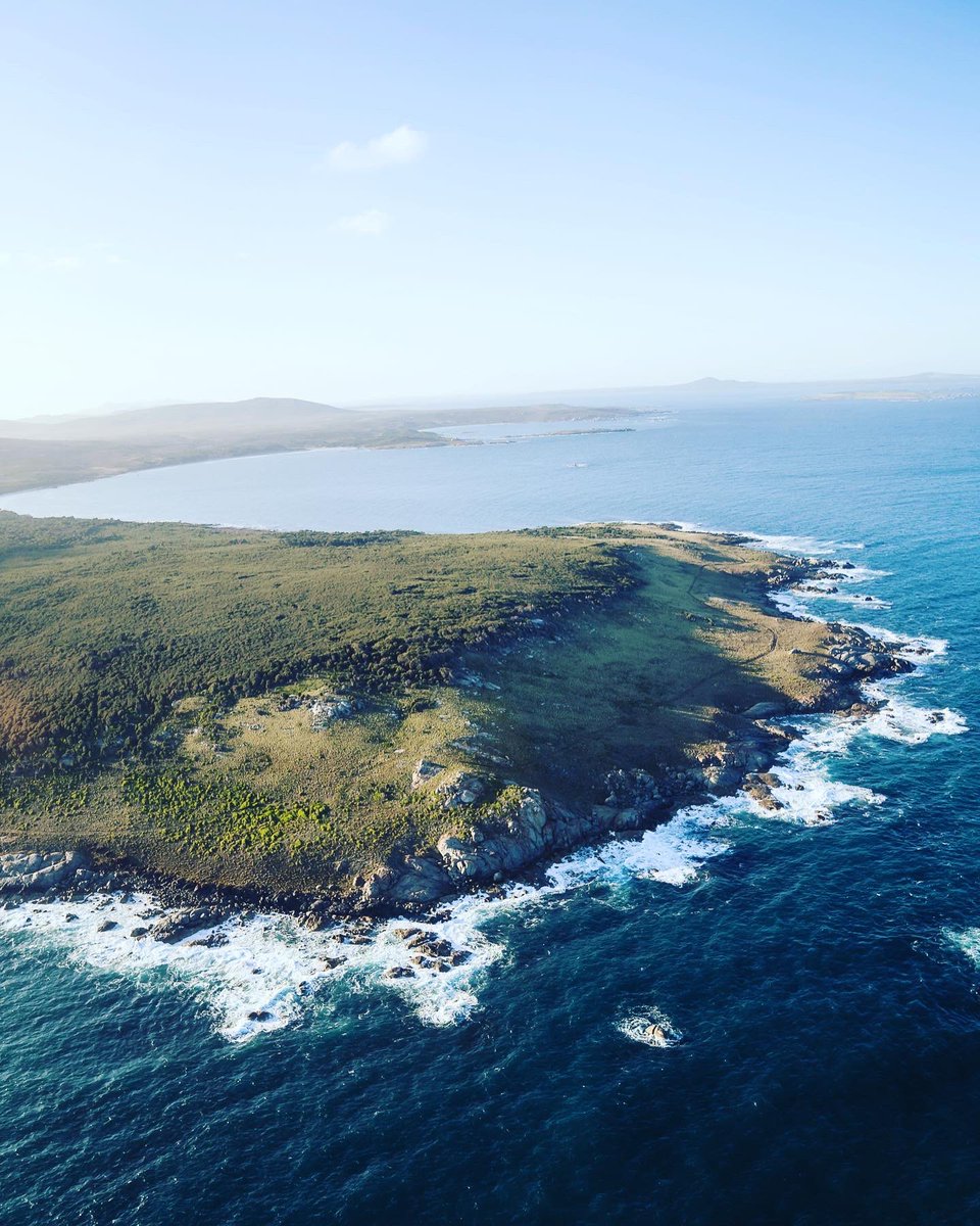 nicholasbetts8's tweet photo. Tassie coastline from above #thursdaymorning #Australia https://t.co/sOFofspoBG