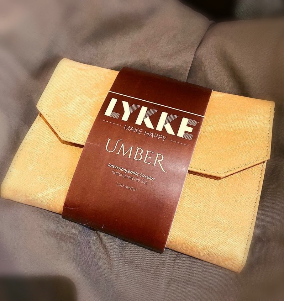 ShwarzeK's tweet photo. Lykkeの輪針ちゃん、根元が回らないっていう惜しい点はあるものの、使いやすい上に見た目が好みすぎて
今一番のお気に入り(*´Д`*)

気に入っている＆いい道具を使うってモチベーション上がるし、凄くいい感じ😆✨

は～～美しい😍 https://t.co/G6RCTnHdAj