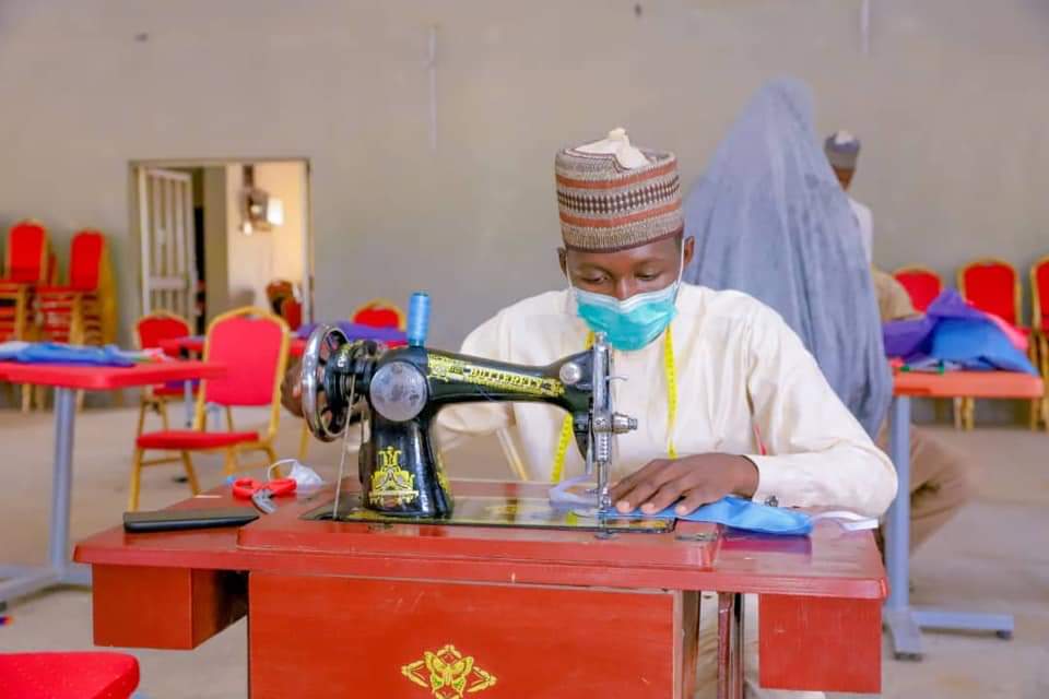 MalcolmAlkalee's tweet photo. She left no one behind. We are proud of you Mama @DrZSB
#TakeResponsibility
#MaskUpKebbi😷
#MadeInKebbiMask😷
#COVID19 https://t.co/NPXCRhNgAU